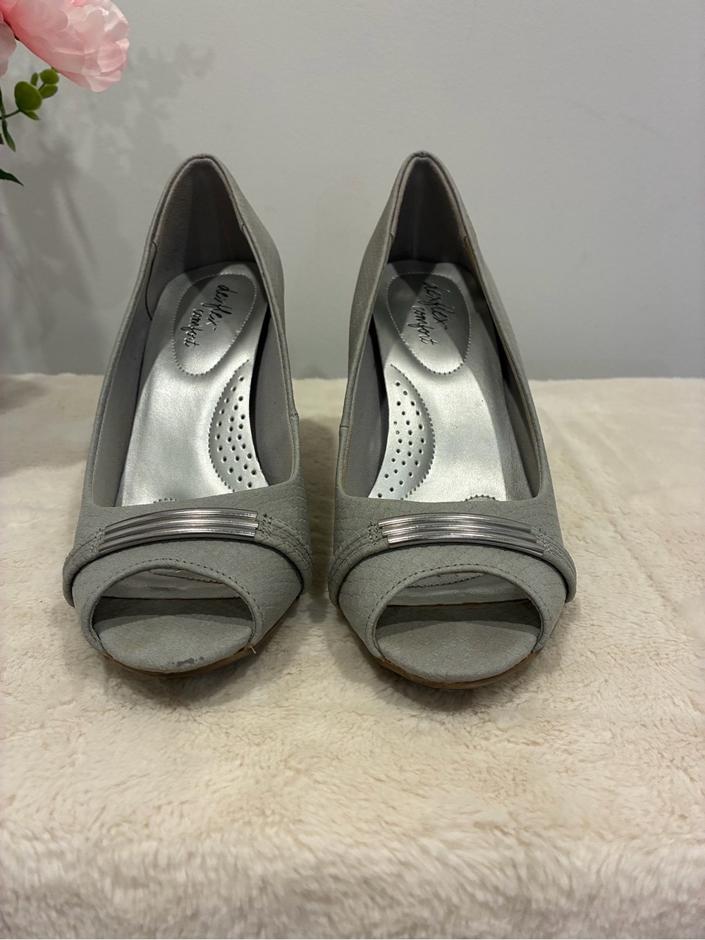 dexflex comfort Light Gray Peep-Toe Heels with Silver Accent